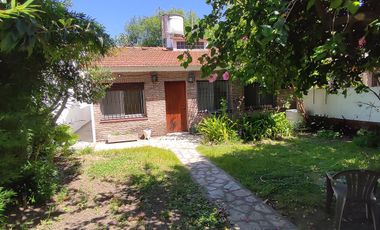 Casa en venta 4 ambientes en Adrogue cercana al centro comercial