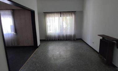 Casa en venta 4 ambientes en Adrogue cercana al centro comercial