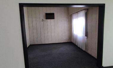 Casa en venta 4 ambientes en Adrogue cercana al centro comercial