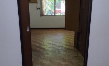 Casa en venta 4 ambientes en Adrogue cercana al centro comercial