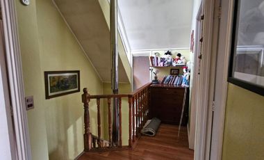 CASA AMPLIADA Y  REMODELADA EN LOMAS DE MIRASUR