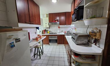 CASA AMPLIADA Y  REMODELADA EN LOMAS DE MIRASUR