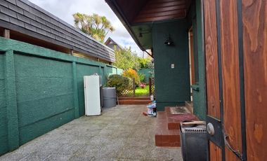 CASA AMPLIADA Y  REMODELADA EN LOMAS DE MIRASUR