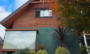 CASA AMPLIADA Y  REMODELADA EN LOMAS DE MIRASUR