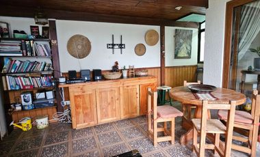 CASA AMPLIADA Y  REMODELADA EN LOMAS DE MIRASUR