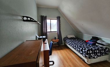 CASA AMPLIADA Y  REMODELADA EN LOMAS DE MIRASUR