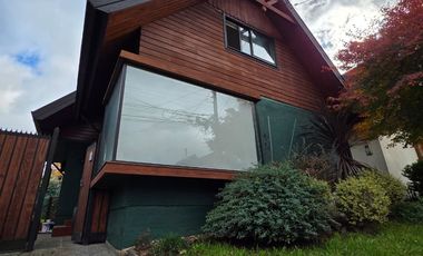 CASA AMPLIADA Y  REMODELADA EN LOMAS DE MIRASUR