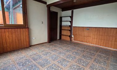 CASA AMPLIADA Y  REMODELADA EN LOMAS DE MIRASUR