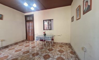 ACOGEDORA CASA A PASOS DEL METRO