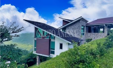 Se Vende Moderna Casa en la Urbanización Las Nubes del Valle de Antón