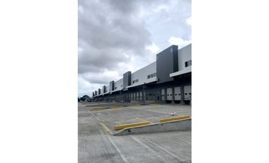 SE ALQUILA AMPLIA GALERA EN ZONA UNO
