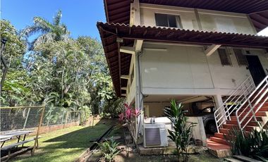 Casa unifamiliar en Clayton (Calle Croft)