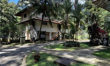 Casa unifamiliar en Clayton (Calle Croft)