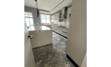 Venta Apartamento en Santa María, Edificio Empire