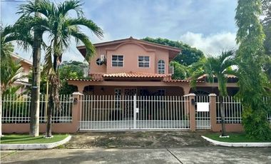 VENTA DE CASA UNIFAMILIAR EN CONDADO DEL REY