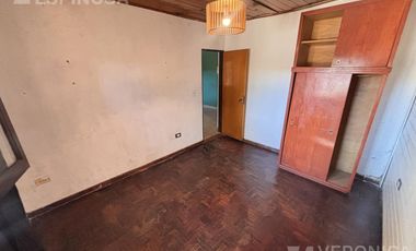 Casa en Moron Sur tres ambientes patio cochera parrilla