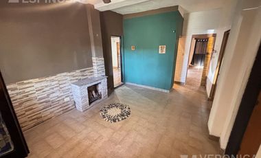 Casa en Moron Sur tres ambientes patio cochera parrilla