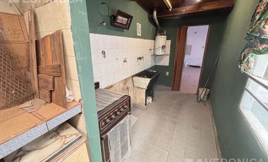 Casa en Moron Sur tres ambientes patio cochera parrilla