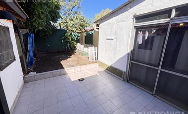 Casa en Moron Sur tres ambientes patio cochera parrilla