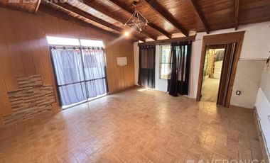 Casa en Moron Sur tres ambientes patio cochera parrilla