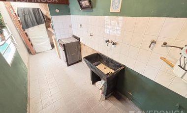 Casa en Moron Sur tres ambientes patio cochera parrilla