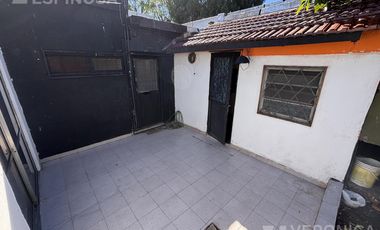Casa en Moron Sur tres ambientes patio cochera parrilla