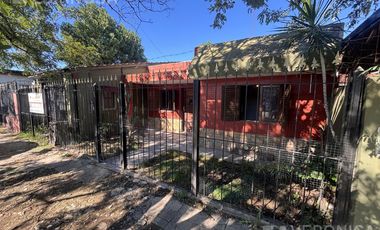 Casa en Moron Sur tres ambientes patio cochera parrilla