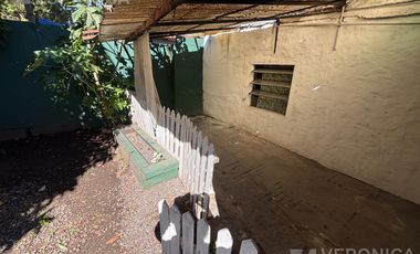 Casa en Moron Sur tres ambientes patio cochera parrilla