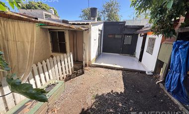 Casa en Moron Sur tres ambientes patio cochera parrilla