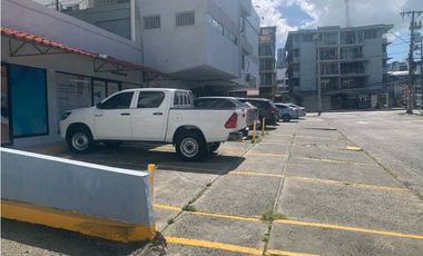 EDIFICIO COMERCIAL  EN EL CARMEN  DE 3 NIVELES  1007.96M2