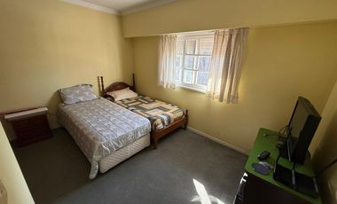 Importante Casa en Lote de 8,66 x 64 con Parque y Piscina – Banfield Oeste