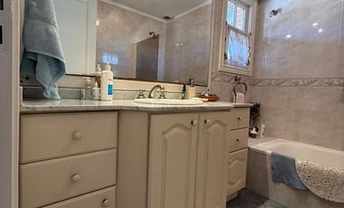 Importante Casa en Lote de 8,66 x 64 con Parque y Piscina – Banfield Oeste