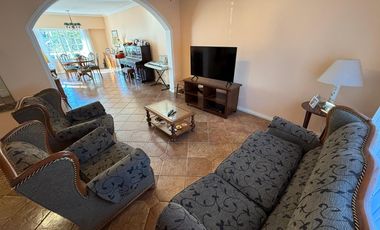 Importante Casa en Lote de 8,66 x 64 con Parque y Piscina – Banfield Oeste