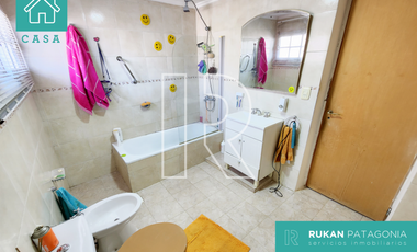 #VentaRUKAN | Casa de 4 Ambientes | Calle TAILANDIA | Barrio MIRADOR | Caleta Olivia.-