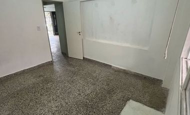 ALQUILER - VILLA MADERO - PH 4 AMBIENTES CON PATIO AL FRENTE - SIN EXPENSAS