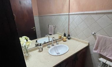 Casa de cuatro ambientes a la venta