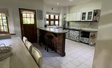 Casa de cuatro ambientes a la venta