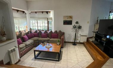 Casa de cuatro ambientes a la venta