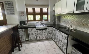 Casa de cuatro ambientes a la venta