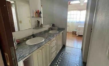 Casa de cuatro ambientes a la venta
