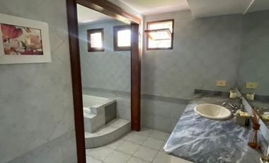 Casa de cuatro ambientes a la venta