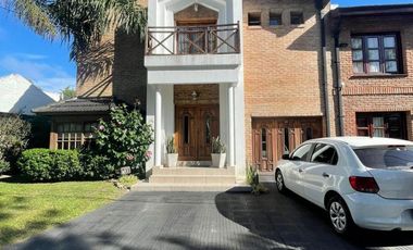 Casa de cuatro ambientes a la venta