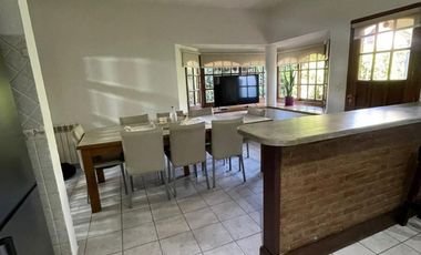 Casa de cuatro ambientes a la venta