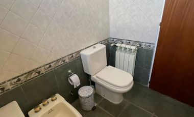 Casa de cuatro ambientes a la venta