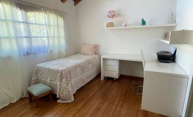 Casa de cuatro ambientes a la venta