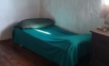 Casa c/ opción a segunda construcción sobre lote de 10 x 30 en Bella Vista