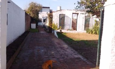 Casa c/ opción a segunda construcción sobre lote de 10 x 30 en Bella Vista