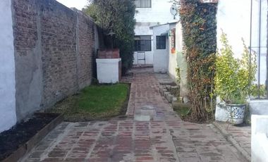 Casa c/ opción a segunda construcción sobre lote de 10 x 30 en Bella Vista