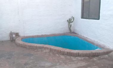Casa c/ opción a segunda construcción sobre lote de 10 x 30 en Bella Vista