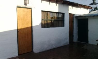 Casa c/ opción a segunda construcción sobre lote de 10 x 30 en Bella Vista